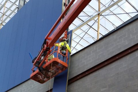 افزایش سرعت پروژه‌های صنعتی با استفاده از ساندویچ پانل